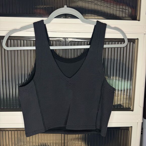 Lululemon Ribbed Softstreme Cropped Tank Top, Black, EUC, Size 6 - Picture 3 of 4